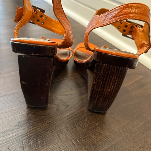 Two Lips Shoes - Picture 3 of 6